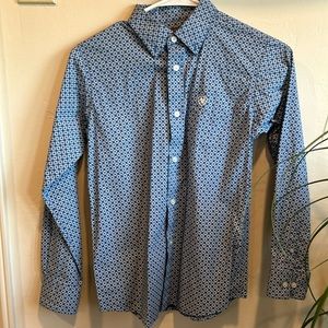 Ariat boys long sleeve stretch button down shirt, like new condition size 10-12